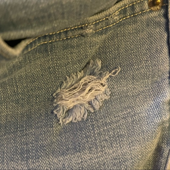 Ripped and Distressed Flirty Light Jeans - Picture 4 of 10